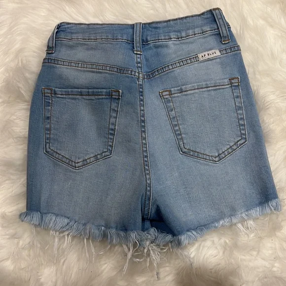 Light denim destroyed frayed hem shorts - Picture 7 of 8